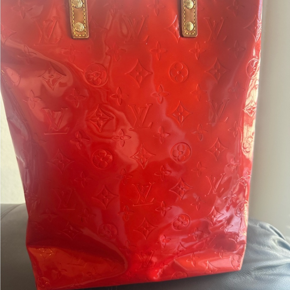 ❤️ Louis Vuitton Red Monogram Vernis Tote Bag | Patent Leather | Made in France - Picture 4 of 9